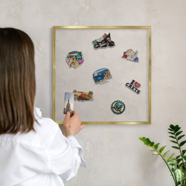 Magnettafel für Urlaubsmagnete in Goldrahmen Graue Eleganz