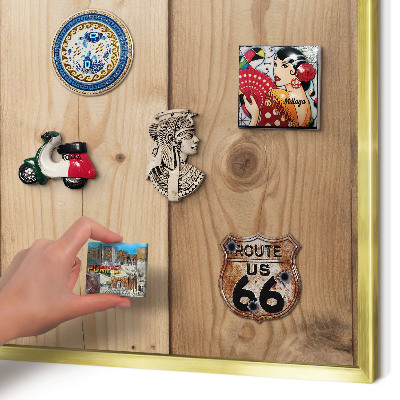 Magnettafel für Urlaubsmagnete in Goldrahmen Holzstruktur