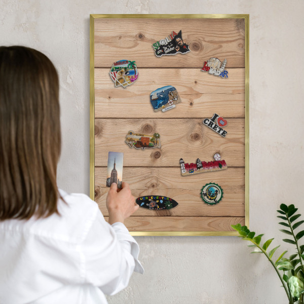 Magnettafel für Urlaubsmagnete in Goldrahmen Holzstruktur