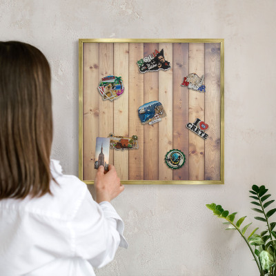 Magnettafel für Urlaubsmagnete in Goldrahmen Holzbretter