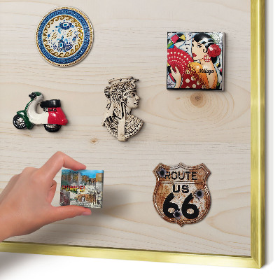 Magnettafel für Urlaubsmagnete in Goldrahmen Holzmuster