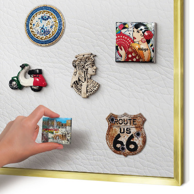 Magnettafel für Urlaubsmagnete in Goldrahmen Elegante Textur