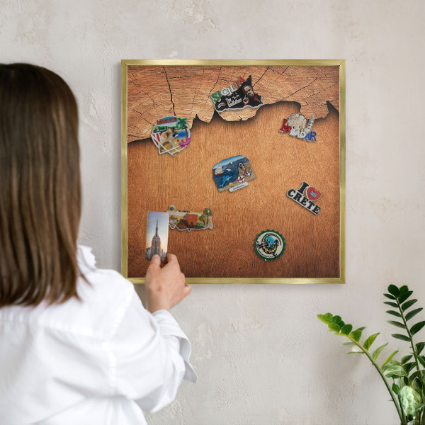 Magnettafel für Urlaubsmagnete in Goldrahmen Holzstruktur