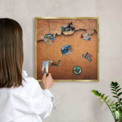 Magnettafel für Urlaubsmagnete in Goldrahmen Holzstruktur