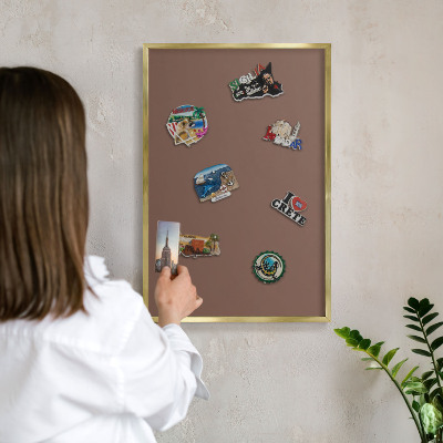 Magnettafel für Urlaubsmagnete in Goldrahmen Braune Farbe