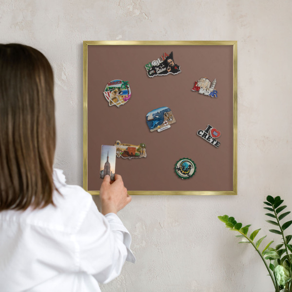 Magnettafel für Urlaubsmagnete in Goldrahmen Braune Farbe