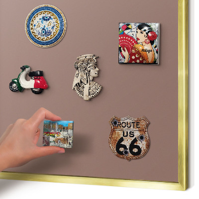 Magnettafel für Urlaubsmagnete in Goldrahmen Pastellbraun