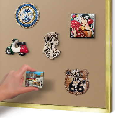 Magnettafel für Urlaubsmagnete in Goldrahmen Warmes Hellbraun