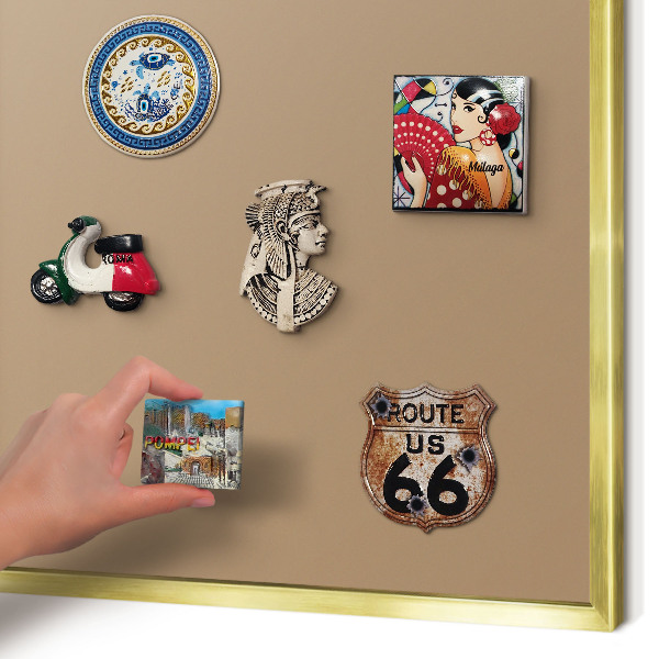 Magnettafel für Urlaubsmagnete in Goldrahmen Warmes Hellbraun