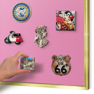 Magnettafel für Urlaubsmagnete in Goldrahmen Kühles Rosa