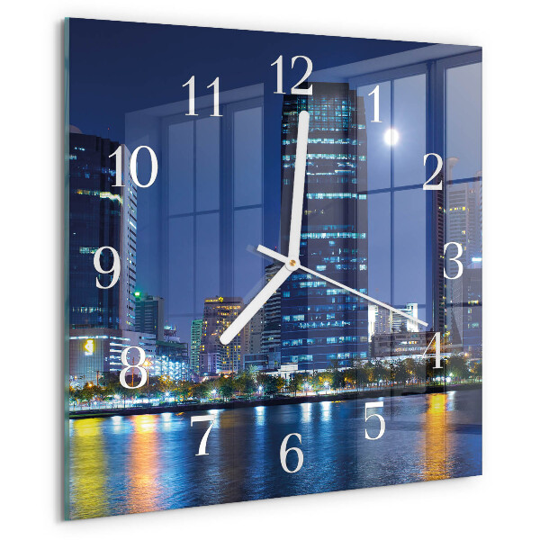 Wanduhr quadratisch Abend in der Stadt