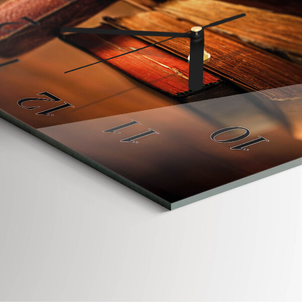 Wanduhr aus glas Buch