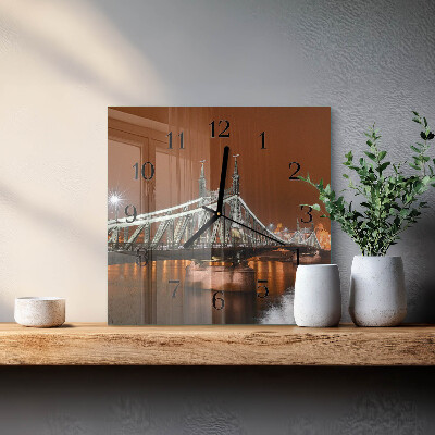 Wanduhr aus glas Brücke