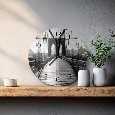 Wanduhr rund Brücke