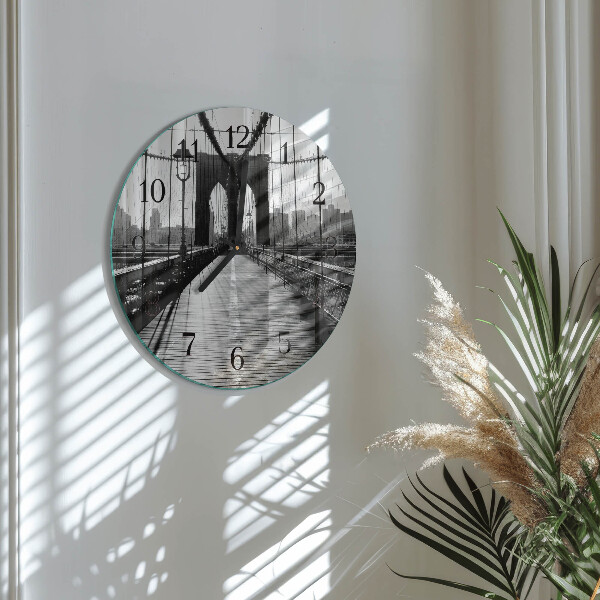 Wanduhr rund Brücke