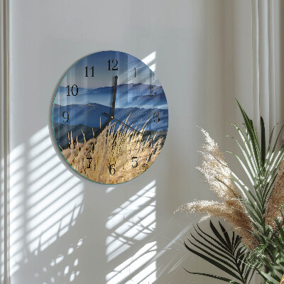 Wanduhr rund Berge Gras