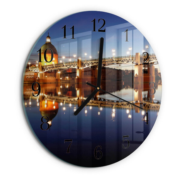 Wanduhr rund Flussbrücke
