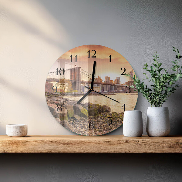 Wanduhr rund Stadt der Brücken