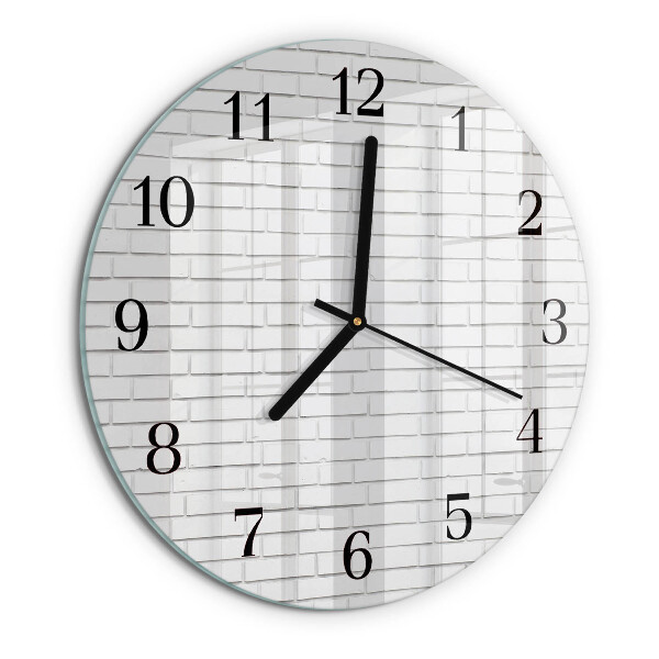 Wanduhr rund Ziegelmauer