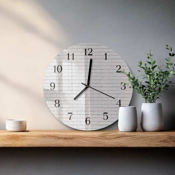 Wanduhr rund Ziegelmauer