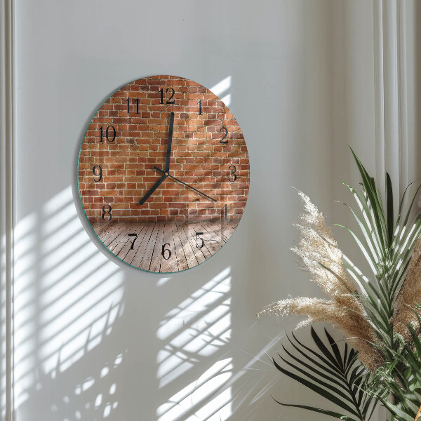 Wanduhr rund Ziegelmauer