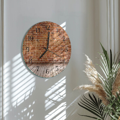 Wanduhr rund Ziegelmauer