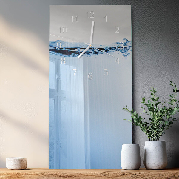 Vertikale Uhr Wasser
