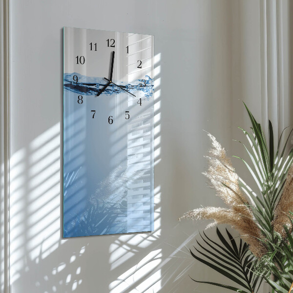 Vertikale Uhr Wasser