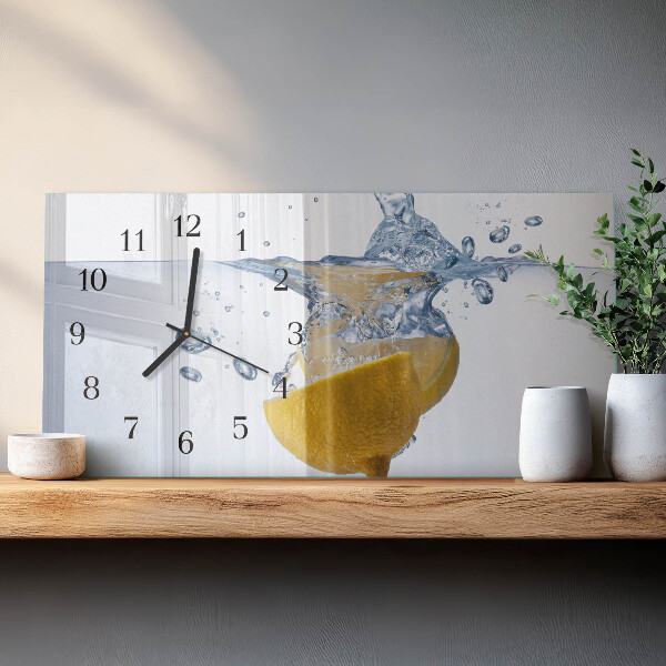 Horizontale Uhr Zitrone im Wasser