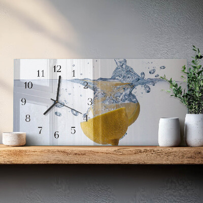 Horizontale Uhr Zitrone im Wasser
