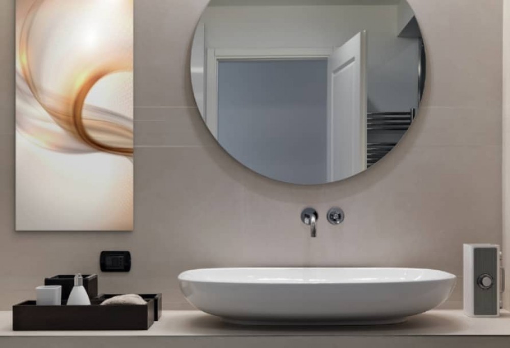 wie man ein Badezimmer arrangiert