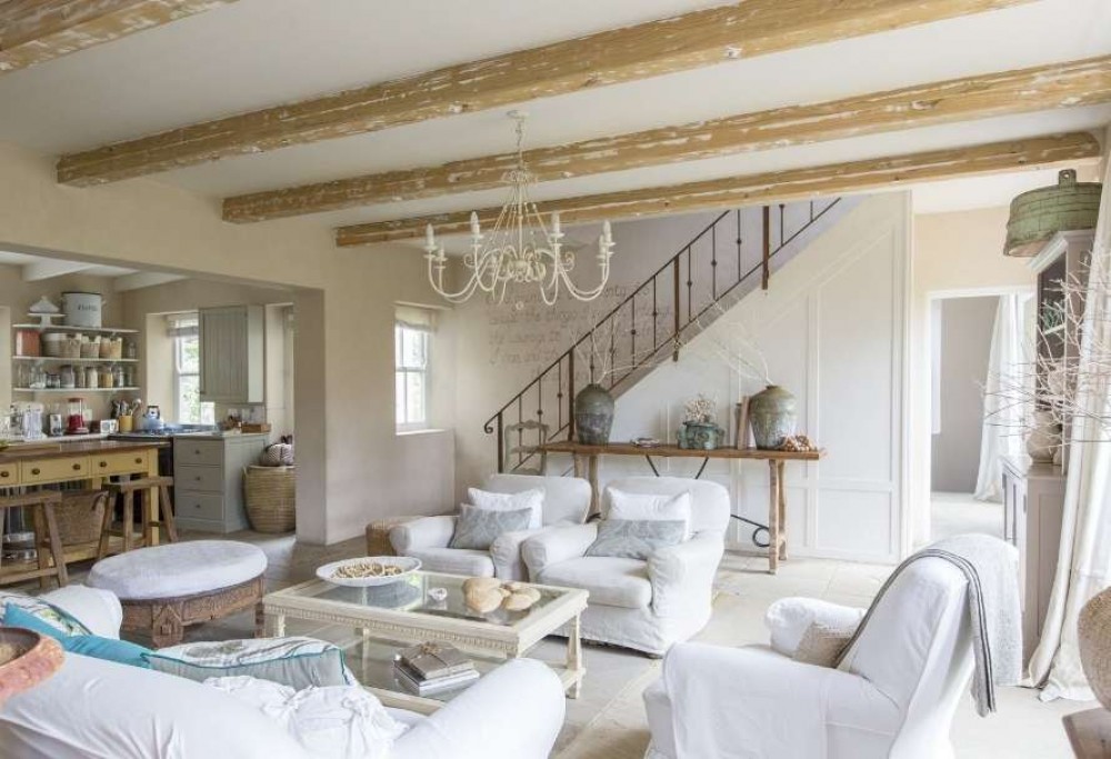 Wohnzimmer im rustikalen Stil